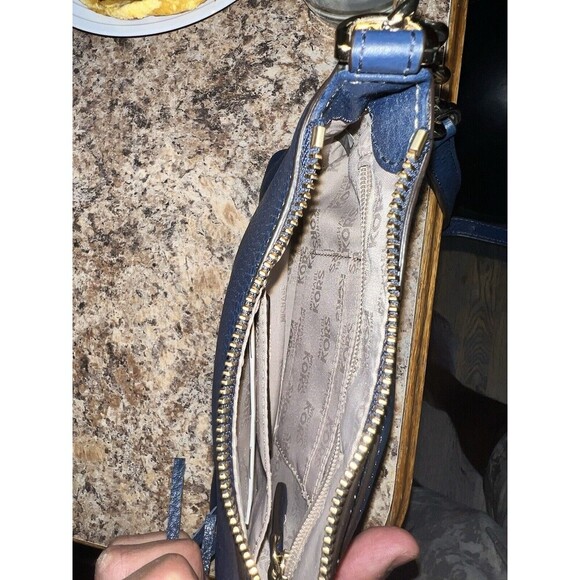 Bundle x Michael Kors Leather Tote Bag + Jet Set Crossbody Bag, NAVY BLUE - Picture 14 of 15